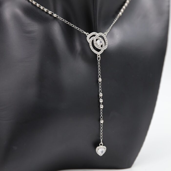 ⁦سلسال فضي بتصميم دائرتين مع زركون أبيض⁩ - الصورة ⁦2⁩