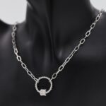 ⁦سلسال فضي بتصميم جنزير ودائرة⁩ - الصورة ⁦2⁩