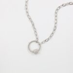 ⁦سلسال فضي بتصميم جنزير ودائرة⁩ - الصورة ⁦3⁩