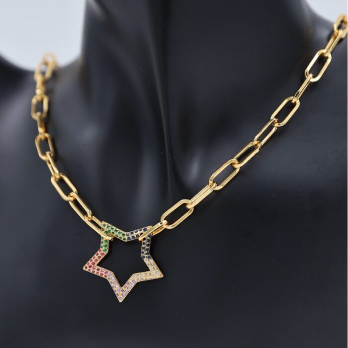 ⁦سلسال ذهبي بتصميم جنزير ونجمة زركون ملون⁩ - الصورة ⁦2⁩