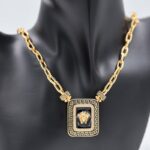 ⁦سلسال ذهبي بتصميم فرزاتشي مربع⁩ - الصورة ⁦2⁩