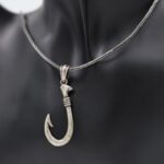 سلسال للشباب بتصميم صنارة لون فضي و أسود