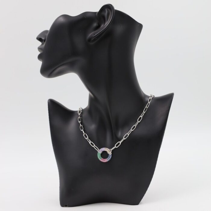 1033753707_67dc7549cd01d سلسال فضي بتصميم جنزير ودائرة مع زركون ملون - الصورة 1