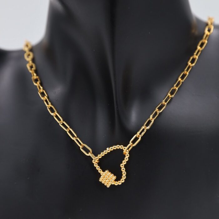 ⁦سلسال ذهبي بتصميم جنزير وقلب⁩ - الصورة ⁦2⁩