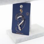 حلق مفرد فضي بتصميم أفعى زركون أبيض وأحمر