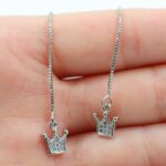 حلق فضي طويل بتصميم تاج