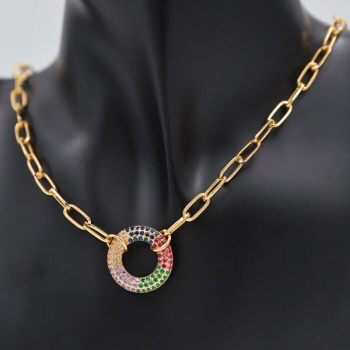 ⁦سلسال ذهبي بتصميم جنزير ودائرة زركون ملون⁩ - الصورة ⁦2⁩