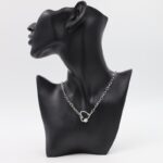 سلسال فضي بتصميم جنزير وقلب