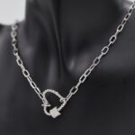 ⁦سلسال فضي بتصميم جنزير وقلب⁩ - الصورة ⁦2⁩