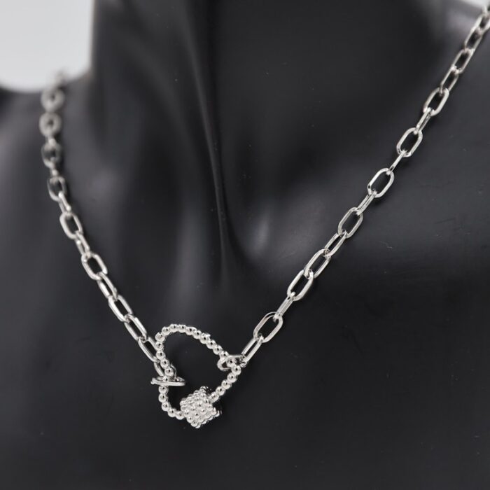 ⁦سلسال فضي بتصميم جنزير وقلب⁩ - الصورة ⁦2⁩