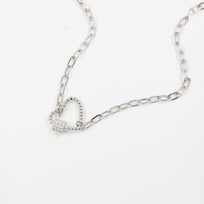 ⁦سلسال فضي بتصميم جنزير وقلب⁩ - الصورة ⁦3⁩