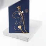 حلق ذهبي قطعة واحدة بتصميم قلب