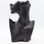 سلسال ذهبي بتصميم زركون أزرق مربع