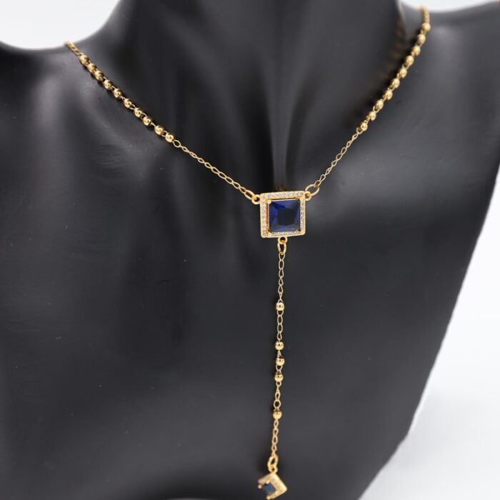 ⁦سلسال ذهبي بتصميم زركون أزرق مربع⁩ - الصورة ⁦2⁩