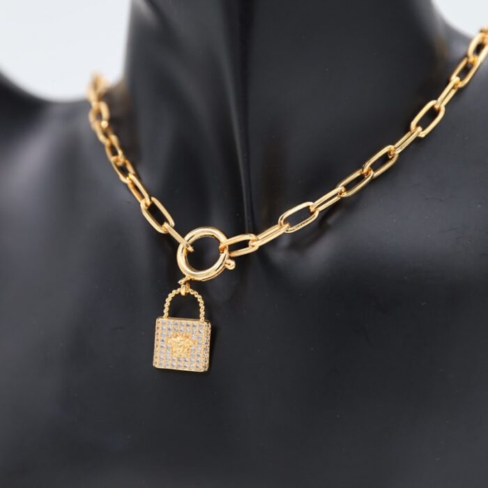 ⁦سلسال ذهبي بتصميم جنزير ودائرة زركون أبيض⁩ - الصورة ⁦2⁩