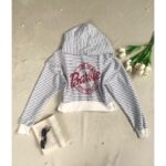 بلوزة خريفية مع طاقية مخططة لون أزرق