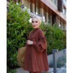 ⁦طقم خريفي قميص مع بنطال لون بني⁩ - الصورة ⁦2⁩