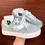 ⁦حذاء سبورت نعل عريض للنساء لون أخضر فاتح ونعل أبيض⁩ - الصورة ⁦3⁩