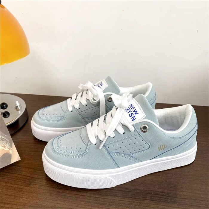 ⁦حذاء سبورت نعل عريض للنساء لون أخضر فاتح ونعل أبيض⁩ - الصورة ⁦8⁩