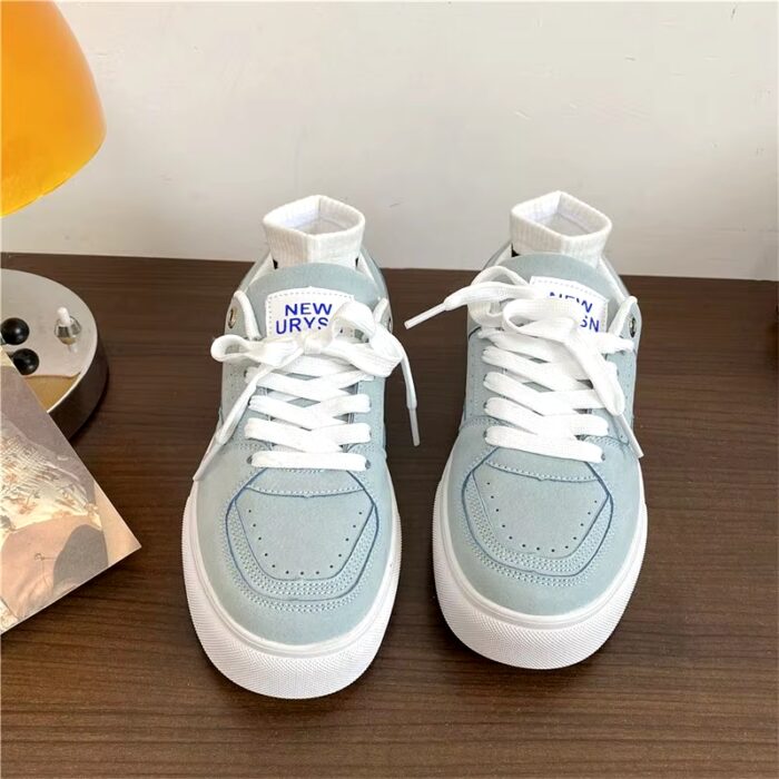 ⁦حذاء سبورت نعل عريض للنساء لون أخضر فاتح ونعل أبيض⁩ - الصورة ⁦9⁩