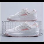 ⁦حذاء جلد سبورت للنساء لون أبيض وزهري⁩ - الصورة ⁦5⁩