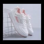 ⁦حذاء جلد سبورت للنساء لون أبيض وزهري⁩ - الصورة ⁦7⁩