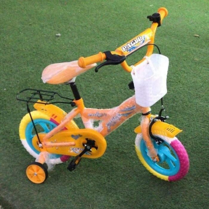 1033753983_67dc77208b4fb بسكليت اطفال اصفر معدن صب مع عجلين مساعدات - الصورة 1