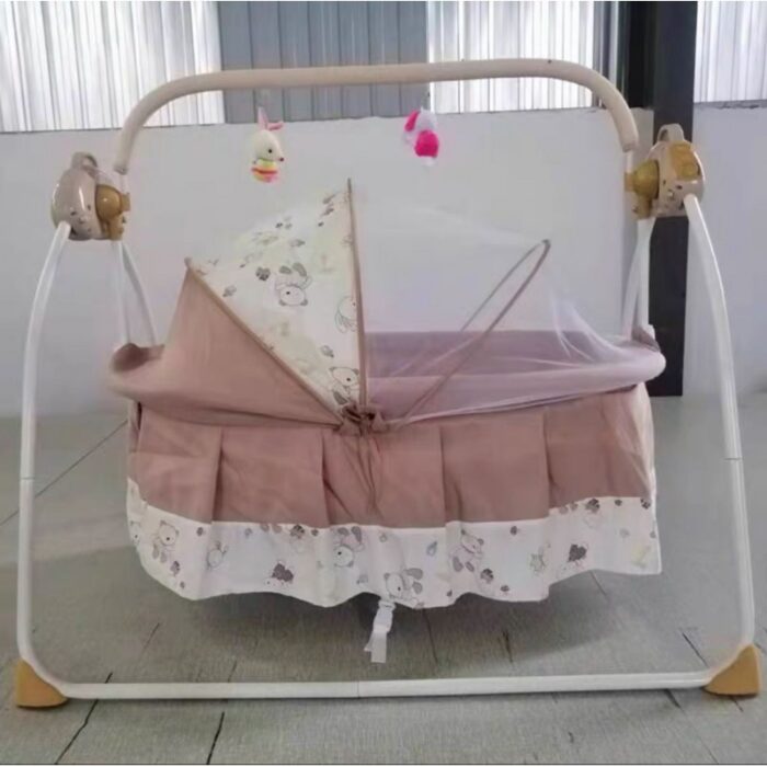 ⁦سرير اطفال متنقل مع موسيقى لون بيج⁩ - الصورة ⁦2⁩