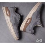 حذاء فاشن سبورت للرجال لون رمادي ونعل بيج