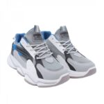 حذاء فاشن سبورت للرجال لون رمادي ونعل أبيض