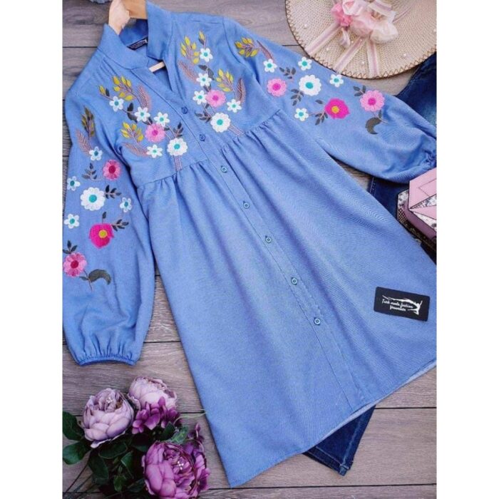 1033754248_67dc78c823093 فستان بأزرار وبتصميم ورود لون أزرق غامق - الصورة 1