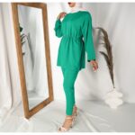 طقم تيشيرت وبنطلون صيفي للنساء لون أخضر