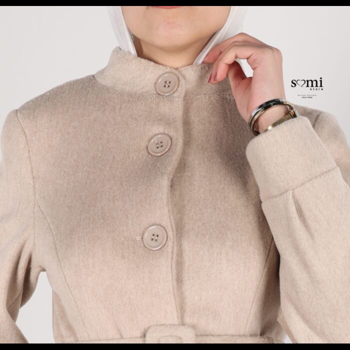 ⁦جاكيت صوف طويل للنساء لون بيج فاتح⁩ - الصورة ⁦4⁩