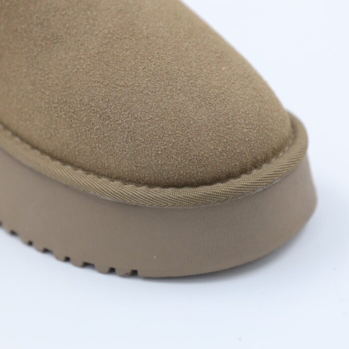 1033754631_67dc7b7e24aa5 حذاء كاجوال مبطن فرو نعل عريض للنساء لون زيتي - الصورة 1