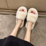 شبشب فرو مفتوح للنساء لون أبيض