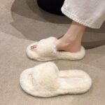 ⁦شبشب فرو مفتوح للنساء لون أبيض⁩ - الصورة ⁦2⁩