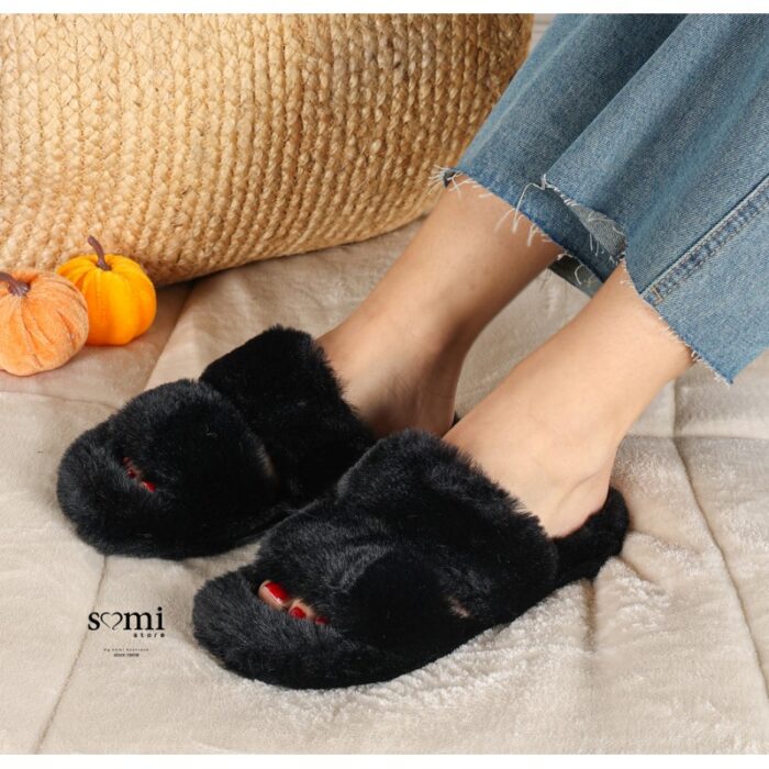 ⁦شبشب فرو بتصميم حزامين للنساء لون أسود⁩ - الصورة ⁦3⁩