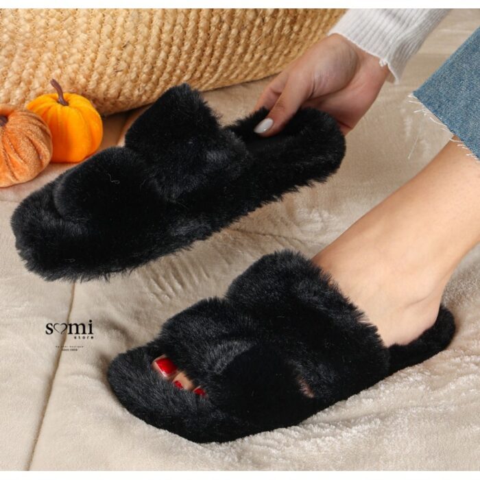 ⁦شبشب فرو بتصميم حزامين للنساء لون أسود⁩ - الصورة ⁦5⁩