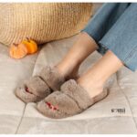 شبشب فرو بتصميم حزامين للنساء لون بني