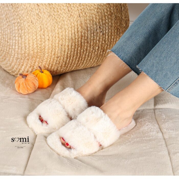 ⁦شبشب فرو بتصميم حزامين للنساء لون أبيض⁩ - الصورة ⁦3⁩