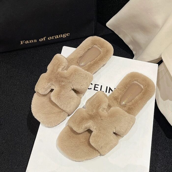 1033754650_67dc7bec4fb7c شبشب فرو منزلي للنساء لون بني فاتح - الصورة 1