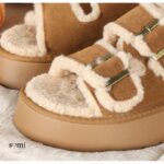 شبشب فرو منزلي بتصميم حزامين أمامين للنساء لون بني