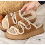 ⁦شبشب فرو منزلي بتصميم حزامين أمامين للنساء لون بني⁩ - الصورة ⁦2⁩