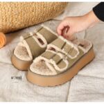 ⁦شبشب فرو منزلي بتصميم حزامين أمامين للنساء لون زيتي⁩ - الصورة ⁦2⁩