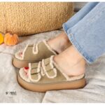 ⁦شبشب فرو منزلي بتصميم حزامين أمامين للنساء لون زيتي⁩ - الصورة ⁦3⁩