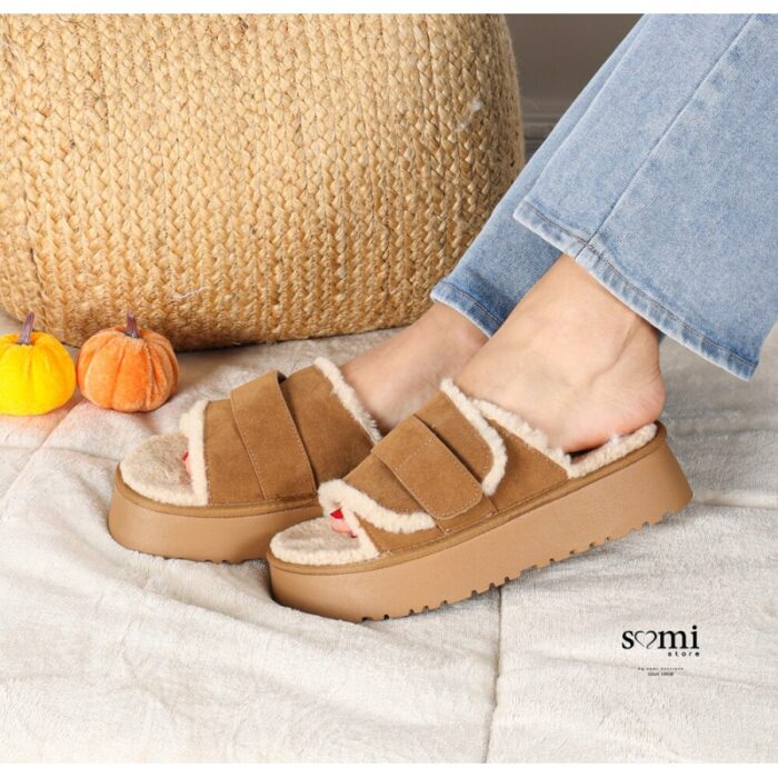 1033754653_67dc7bf2e76ce شبشب فرو منزلي بتصميم حزام لاصق للنساء لون بني - الصورة 1