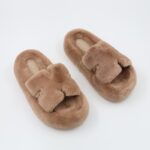 حذاء مبطن فرو بنعل عريض للنساء لون بني فاتح