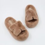 ⁦حذاء مبطن فرو بنعل عريض للنساء لون بني فاتح⁩ - الصورة ⁦2⁩