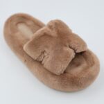 ⁦حذاء مبطن فرو بنعل عريض للنساء لون بني فاتح⁩ - الصورة ⁦4⁩