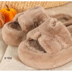 ⁦حذاء مبطن فرو بنعل عريض للنساء لون بني فاتح⁩ - الصورة ⁦6⁩